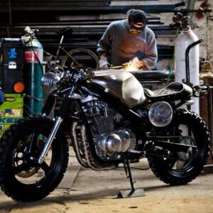 Motosiklet qanadının təmiri